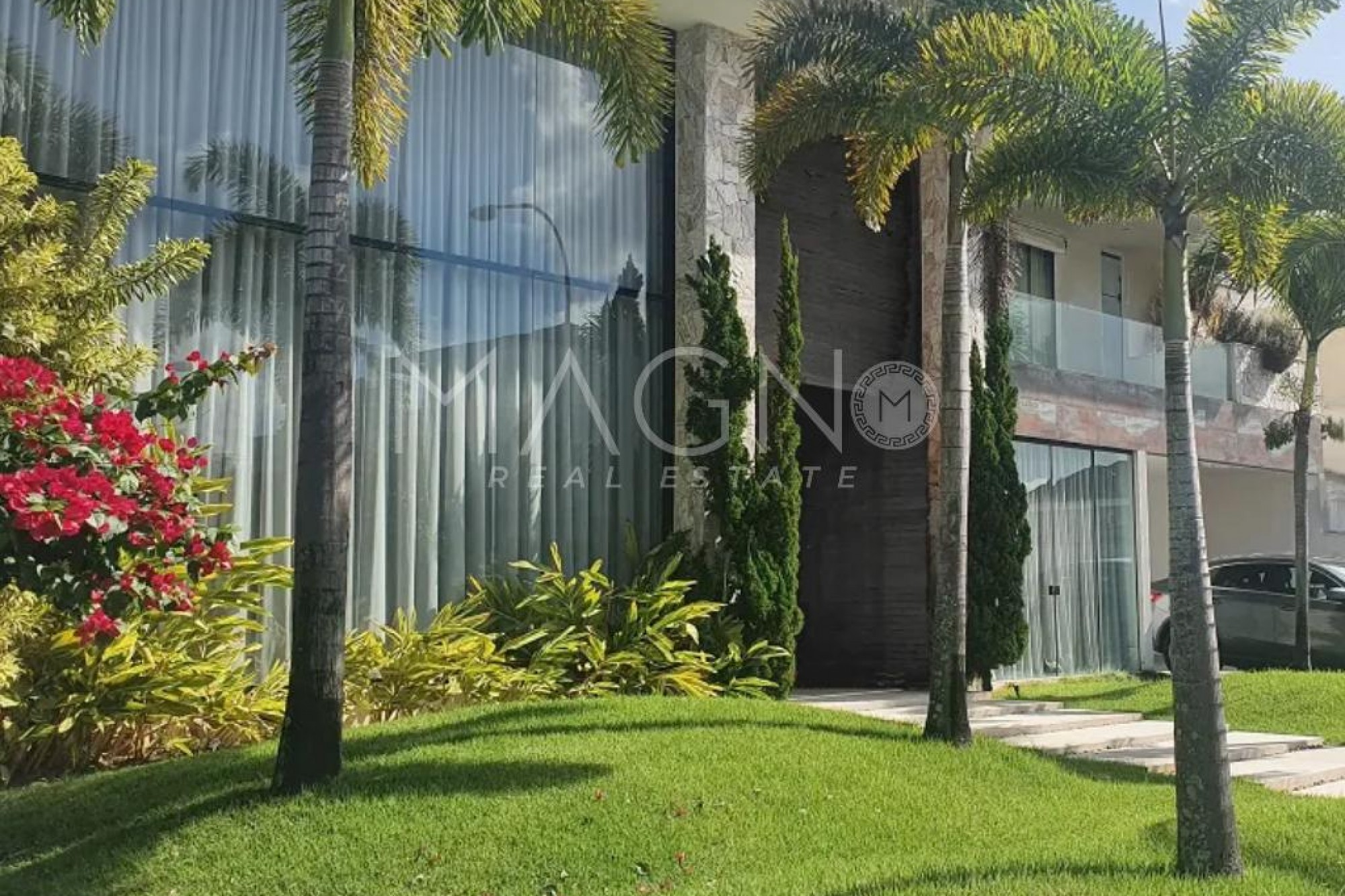 Mansão em Condomínio na Barra 4 Suítes