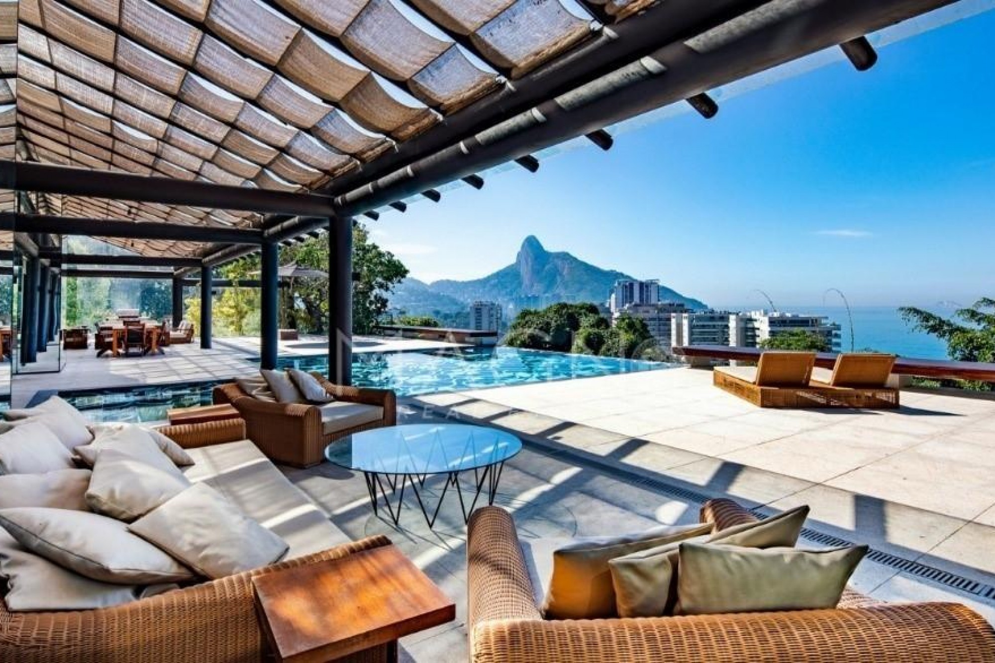 Casa Contemporânea com Piscina em São Conrado