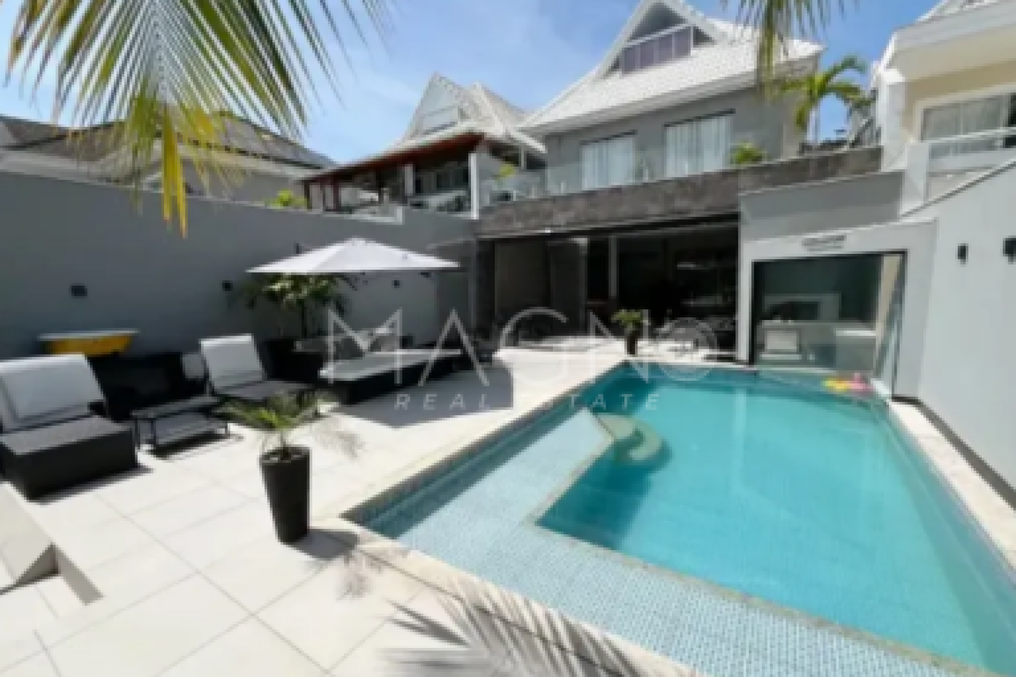 Casa em Condomínio na Barra 6 Suítes