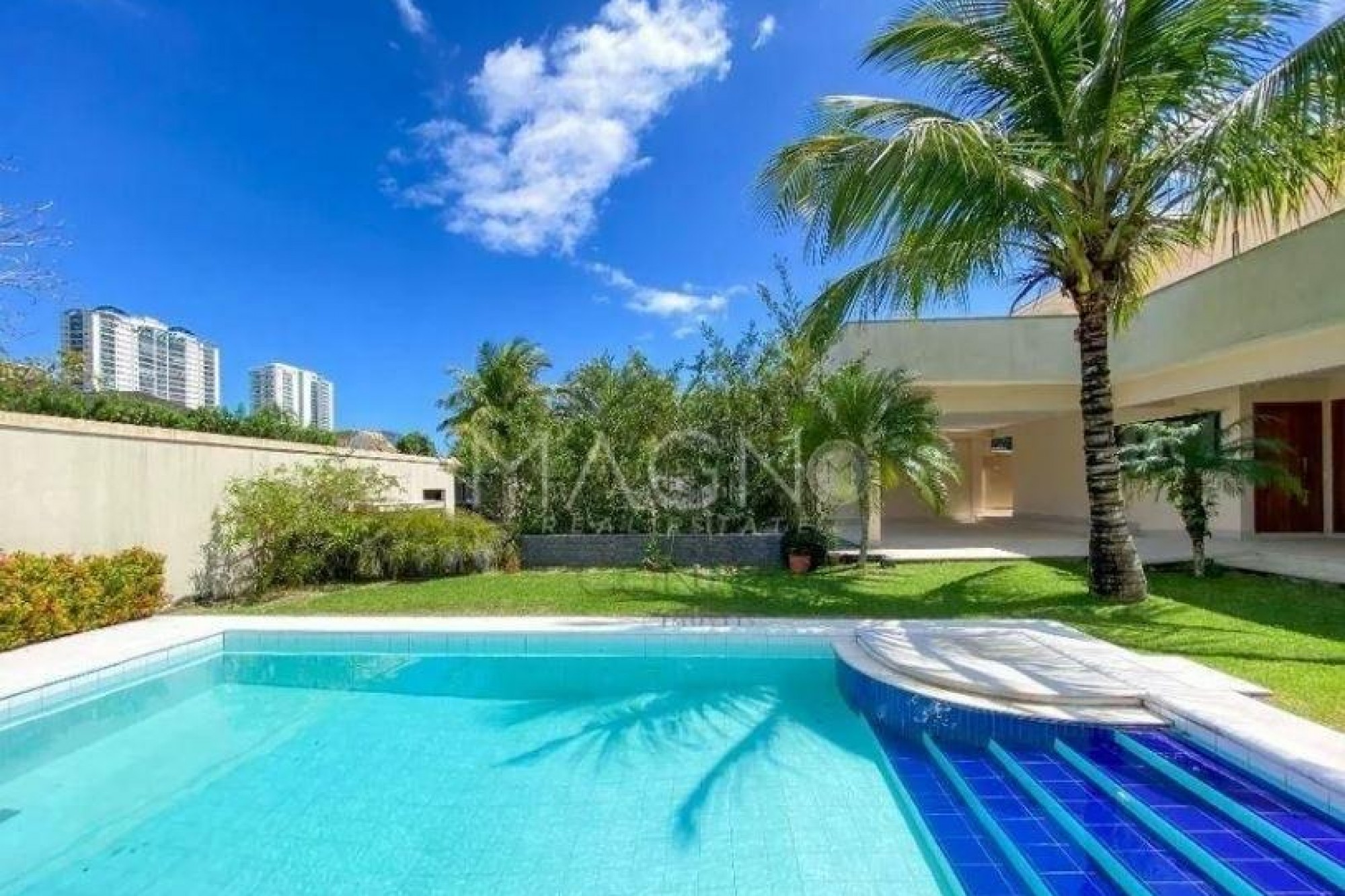 Casa de Condomínio com 5 Suítes | Barra da Tijuca | Alto Padrão