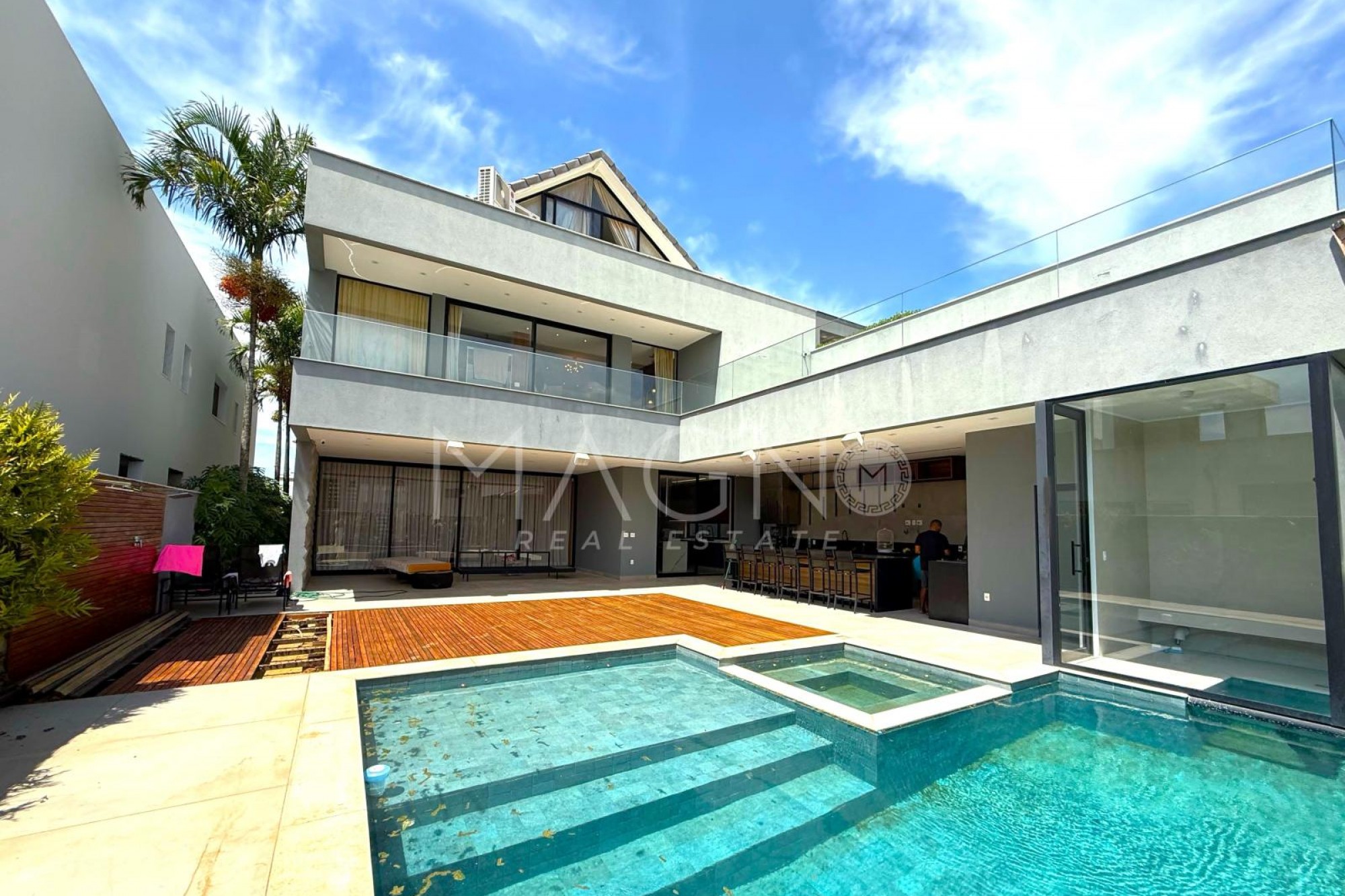 Linda Casa 4 Suítes na Barra da Tijuca