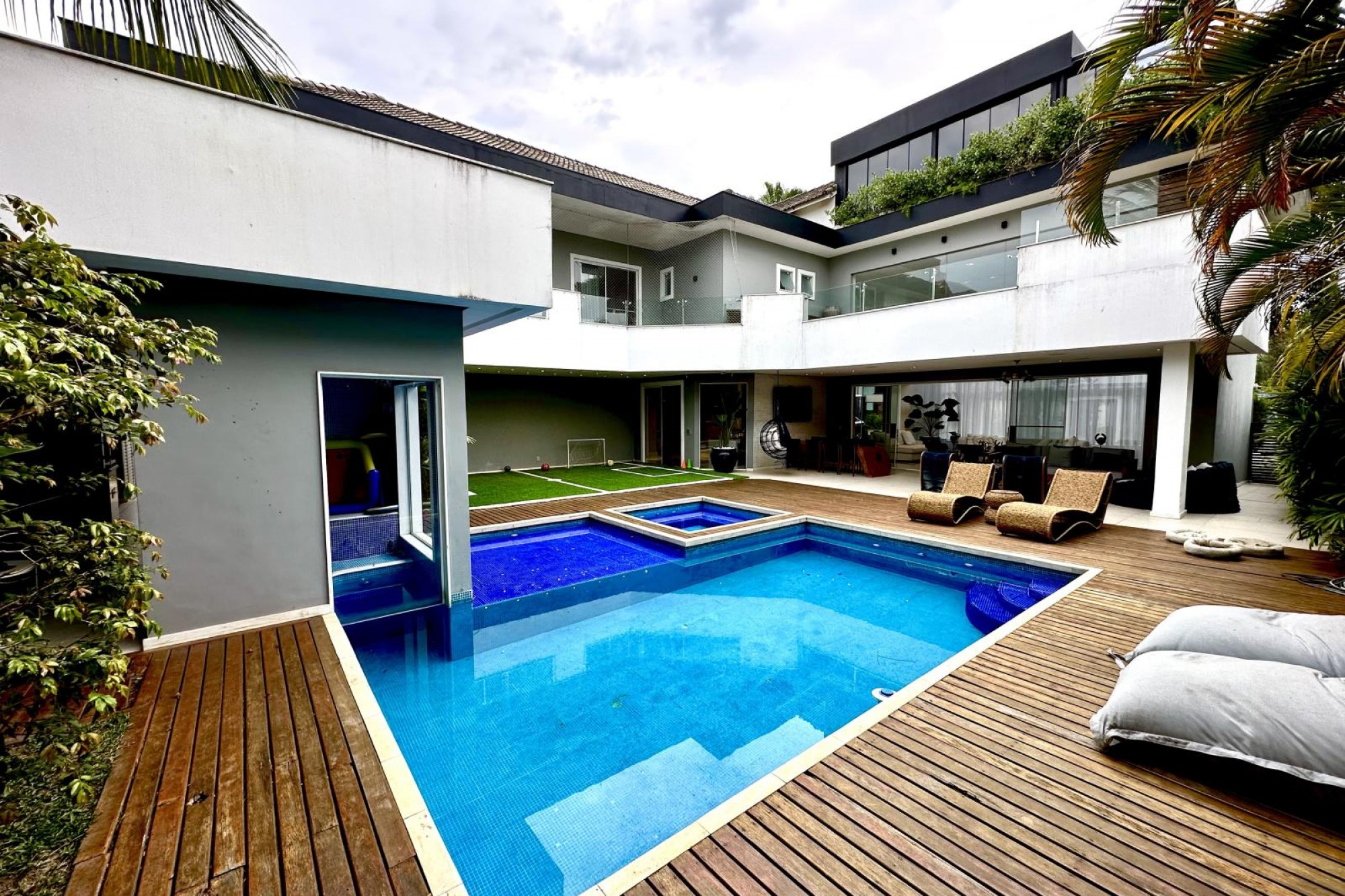 Casa a venda e locação no condomínio Quintas do Rio Barra da Tijuca 