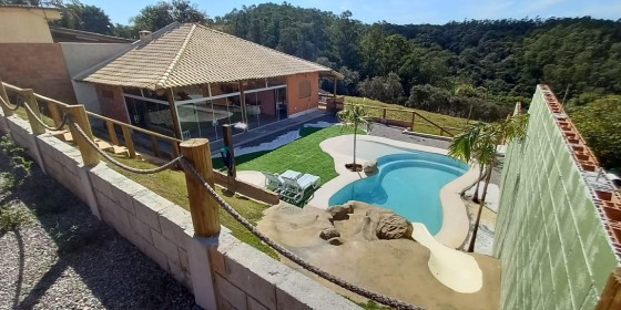Linda Casa de campo, com 1000m2