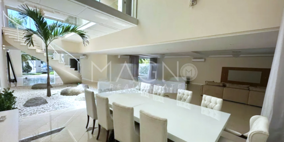 Casa com 1550m2 no Novo Leblon na Barra da Tijuca