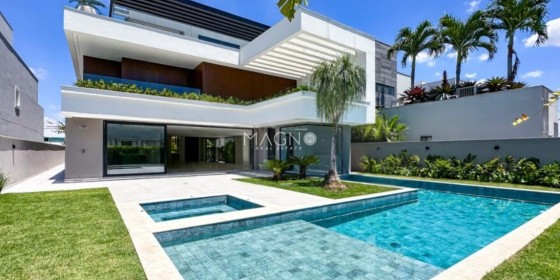 Triplex Contemporâneo com Subsolo a venda na Barra da Tijuca 