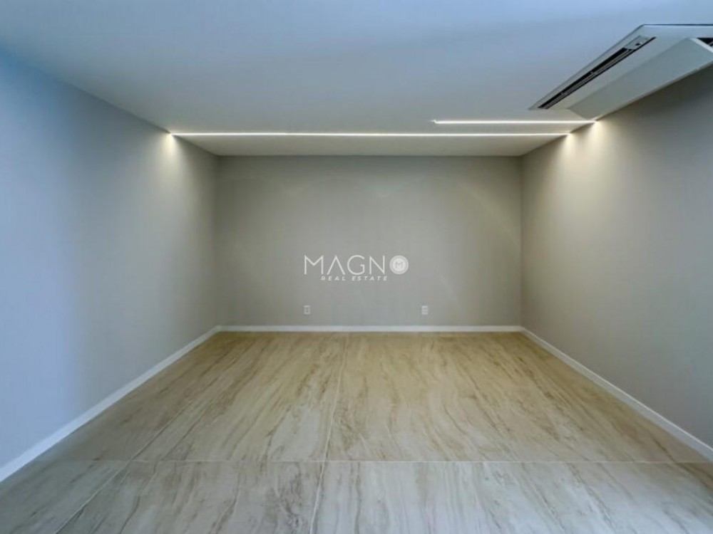 Triplex Contemporâneo com Subsolo a venda na Barra da Tijuca  · foto 12 de 20