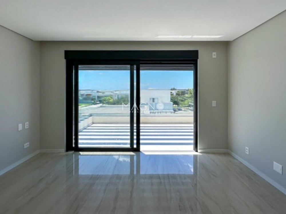 Triplex Contemporâneo com Subsolo a venda na Barra da Tijuca  · foto 15 de 20