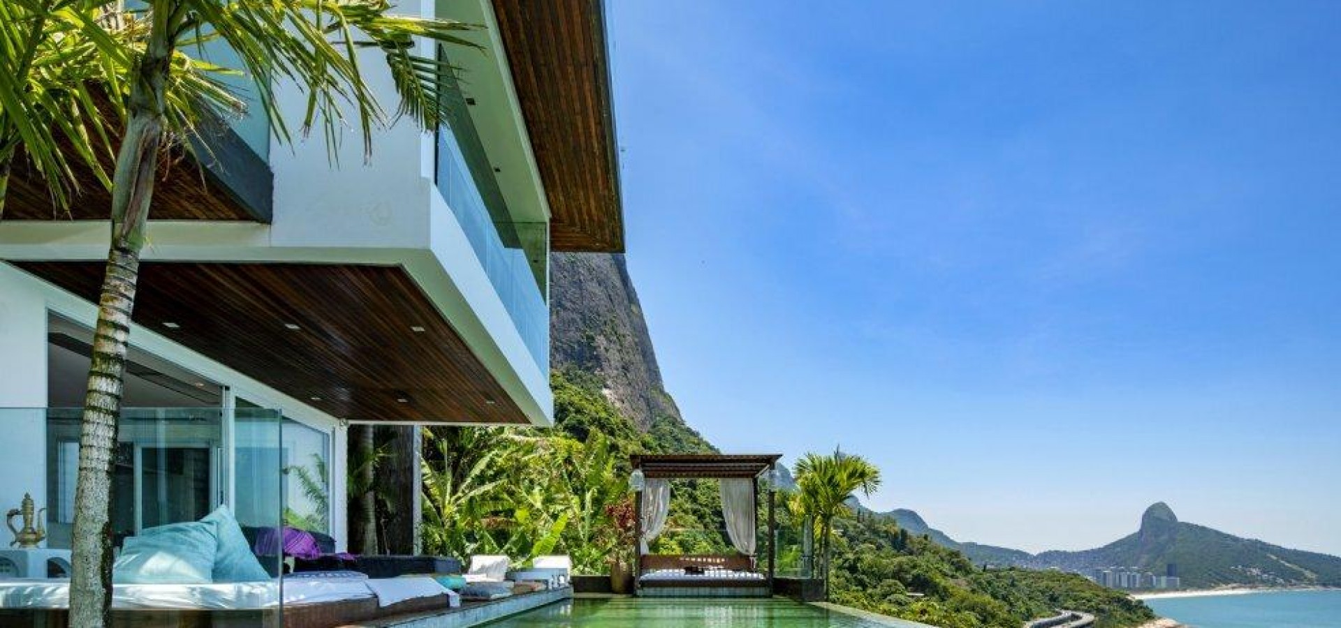 Mansão com vista privilegiada no Joá