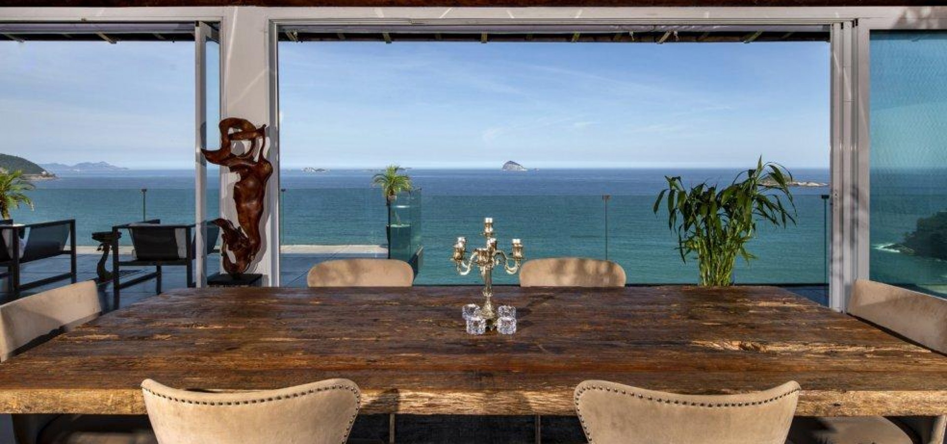 Mansão com vista privilegiada no Joá