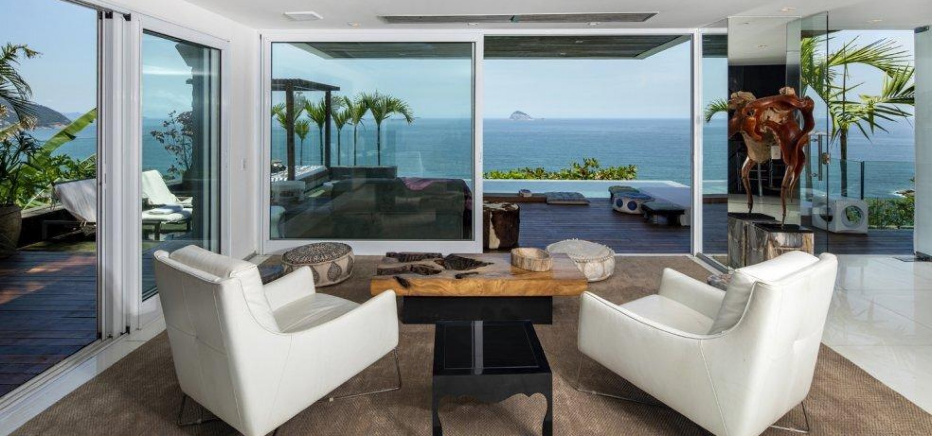Mansão com vista privilegiada no Joá