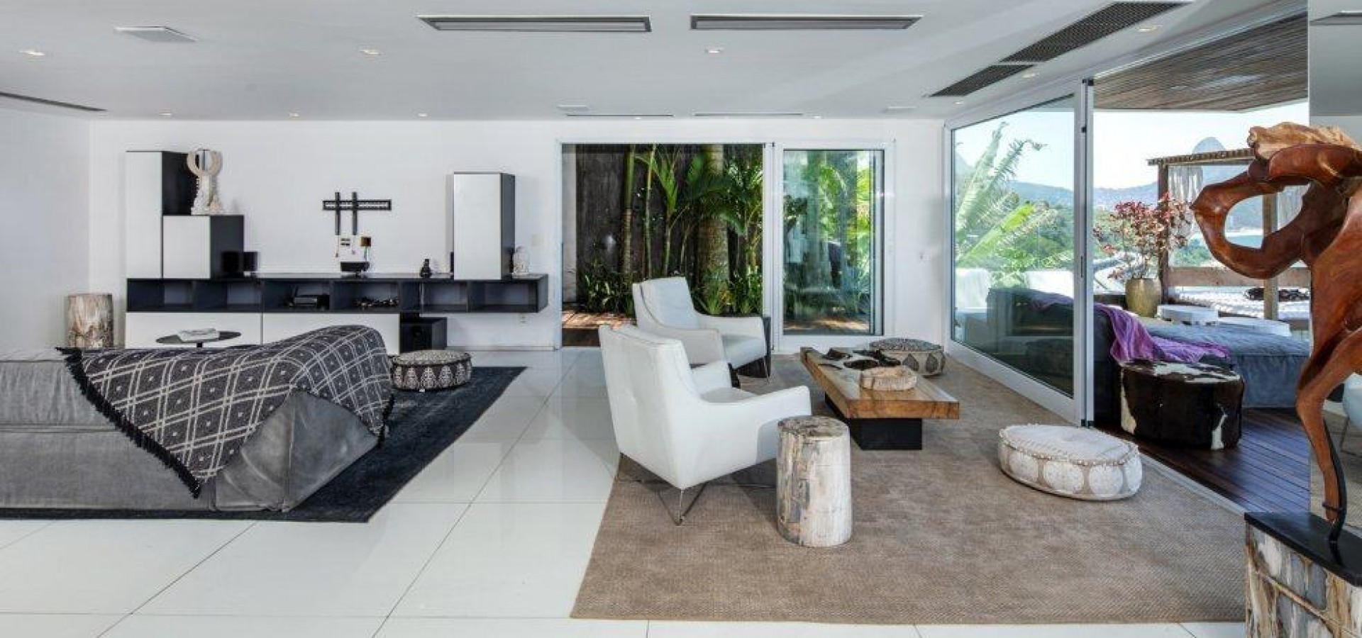 Mansão com vista privilegiada no Joá