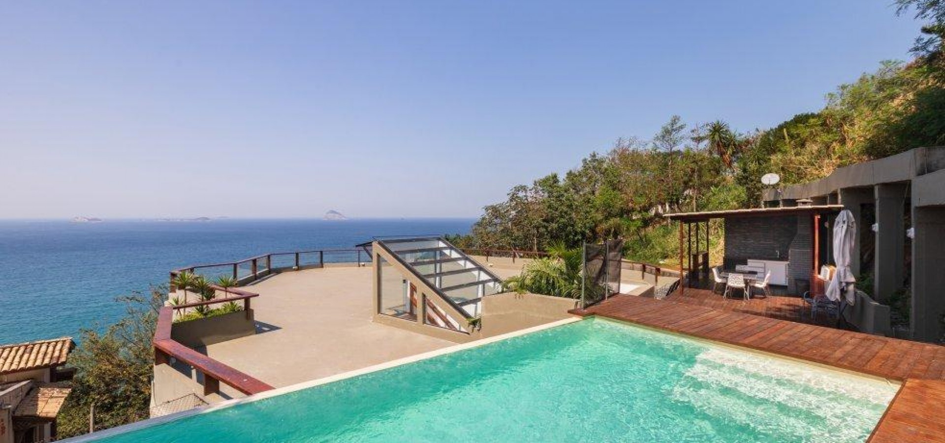 Casa com linda vista  no Joá