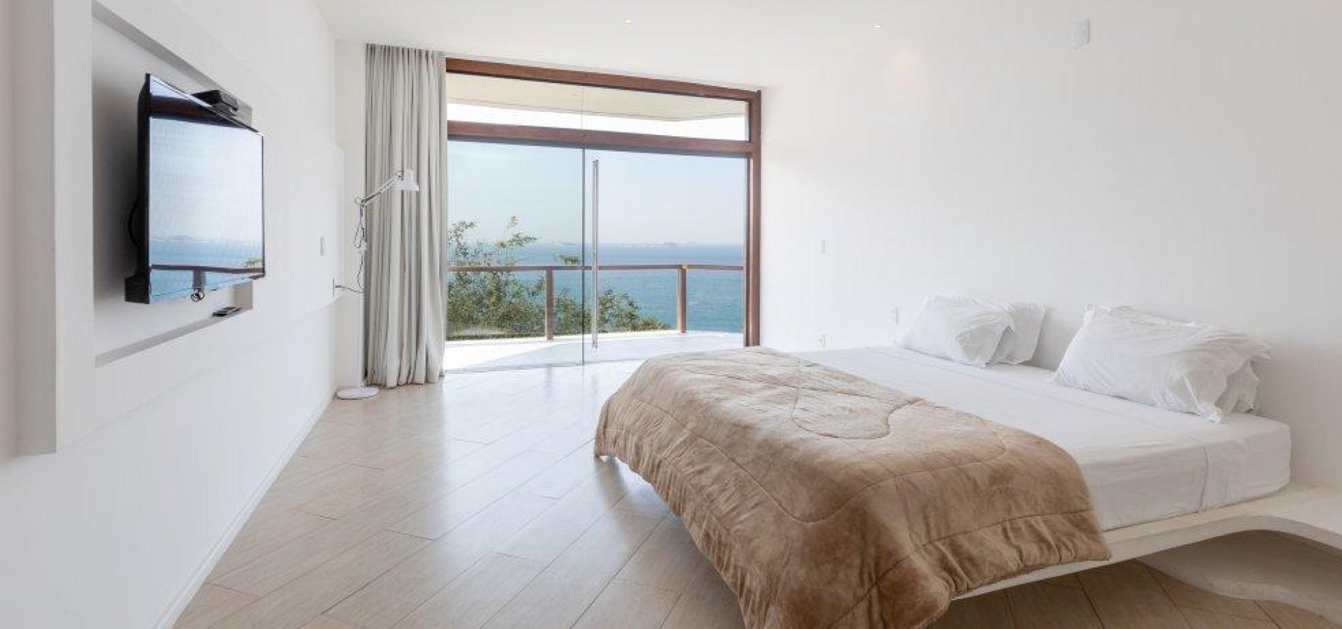 Casa com linda vista  no Joá