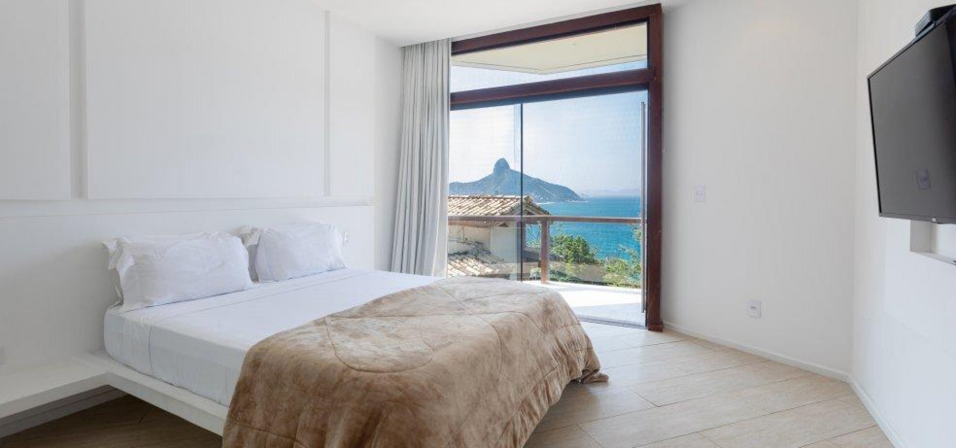 Casa com linda vista  no Joá