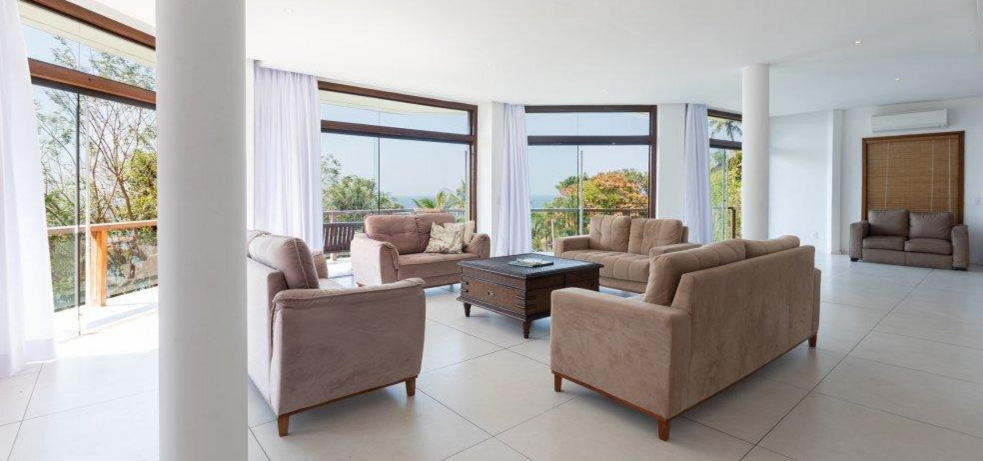 Casa com linda vista  no Joá