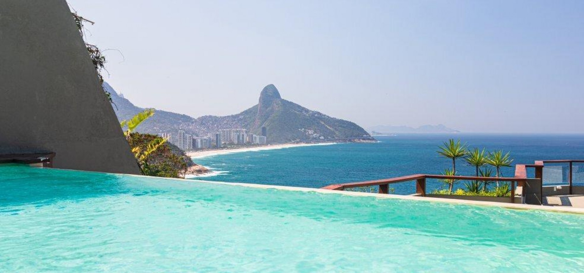 Casa com linda vista  no Joá