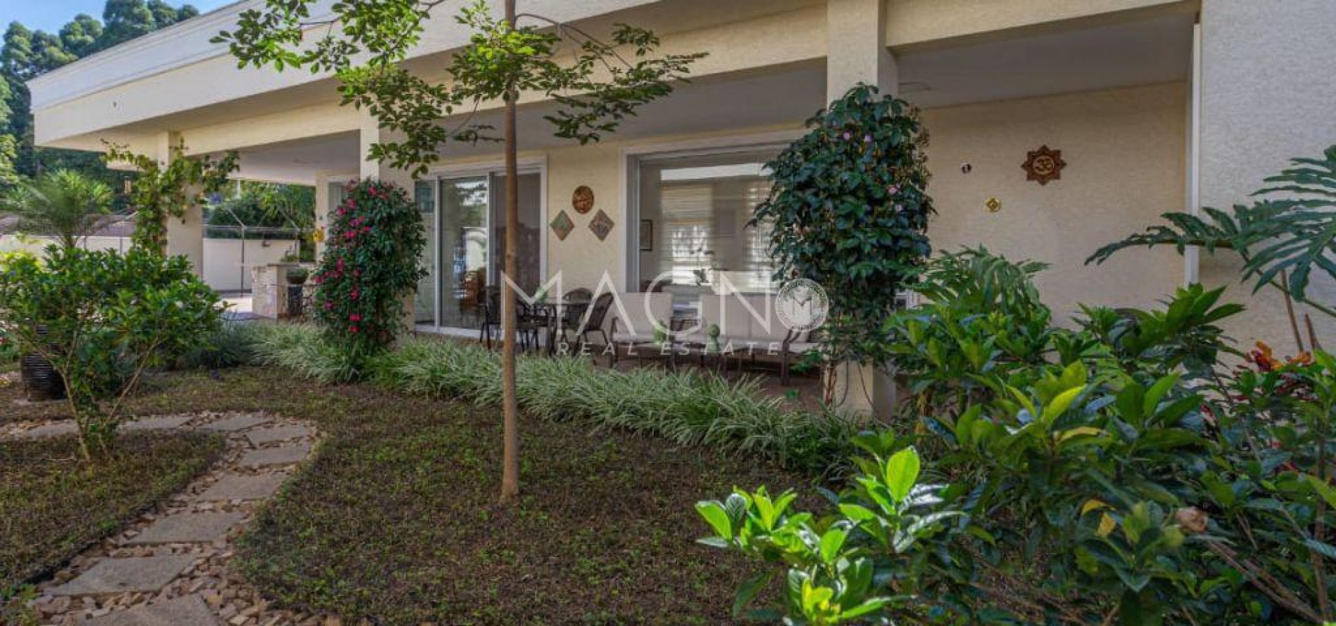 Maravilhosa casa térrea  em Tamboré São Paulo