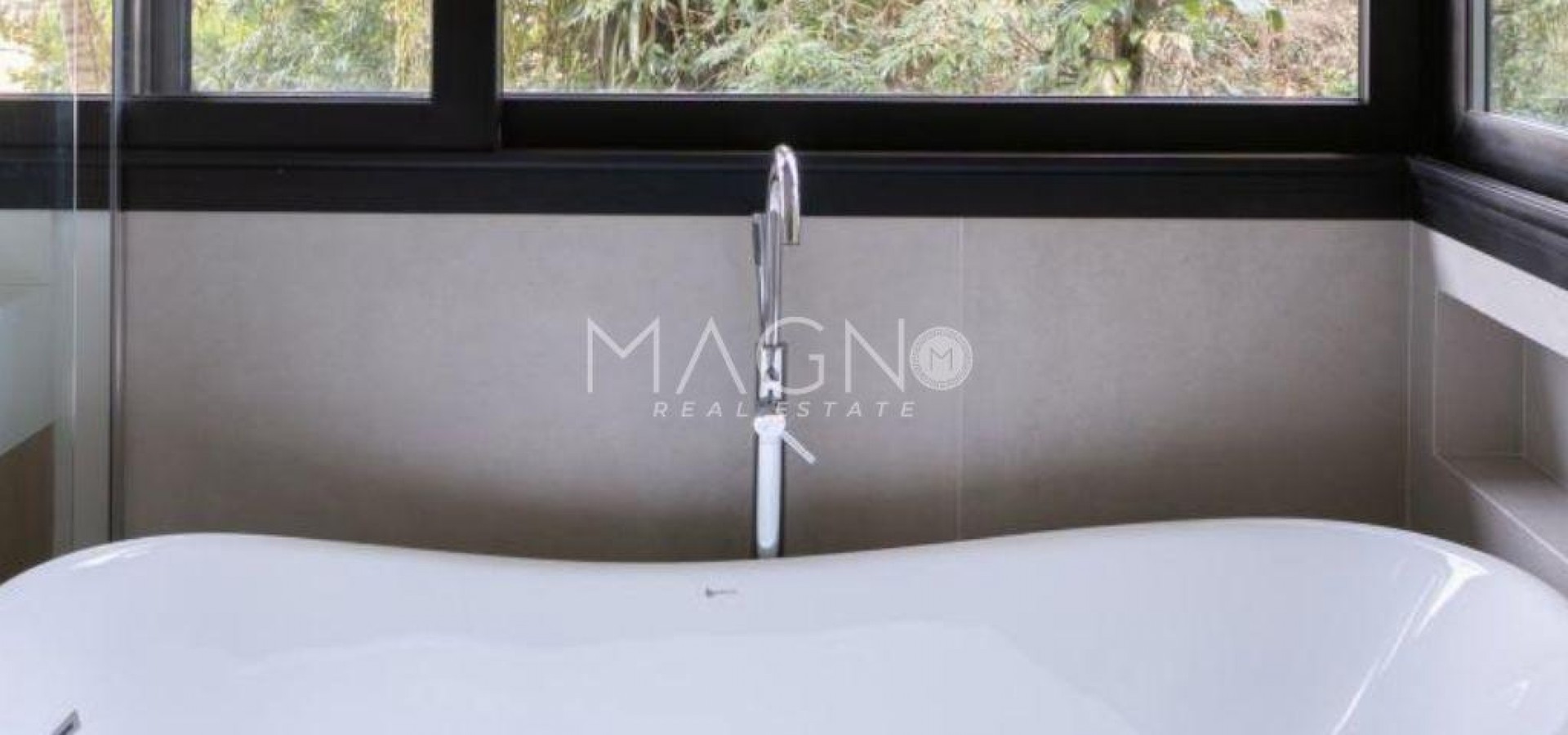 Luxuosa mansão de condomínio no Guarujá