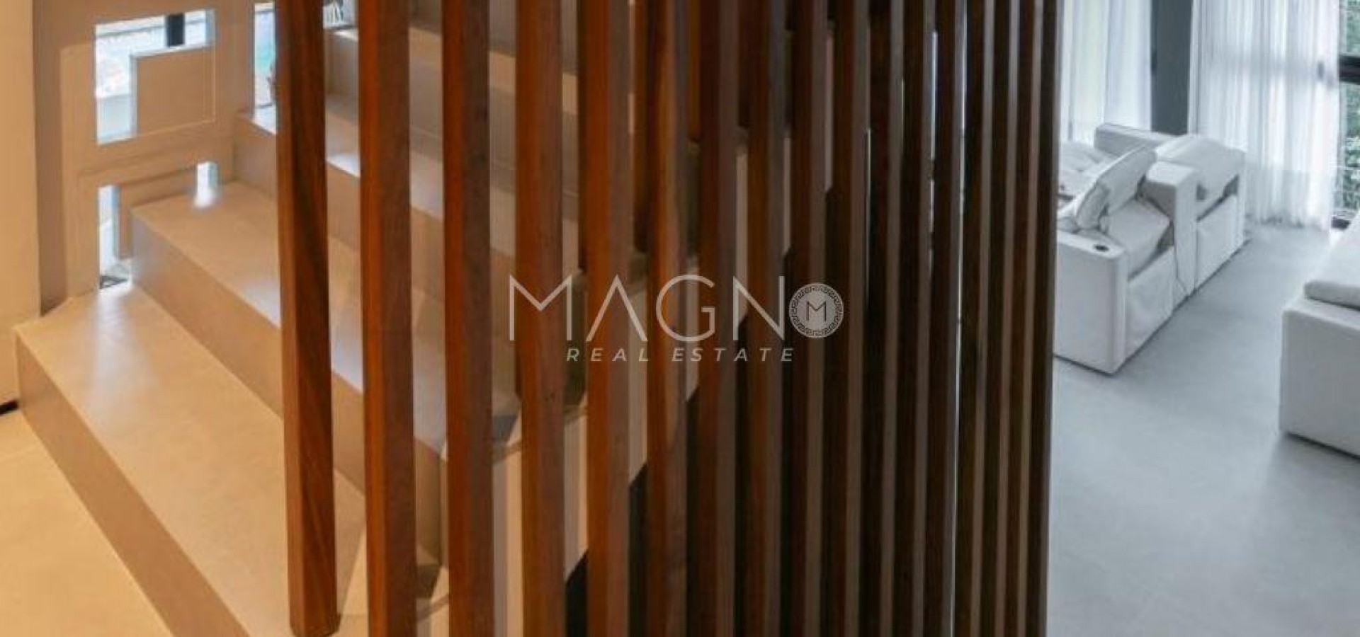 Luxuosa mansão de condomínio no Guarujá