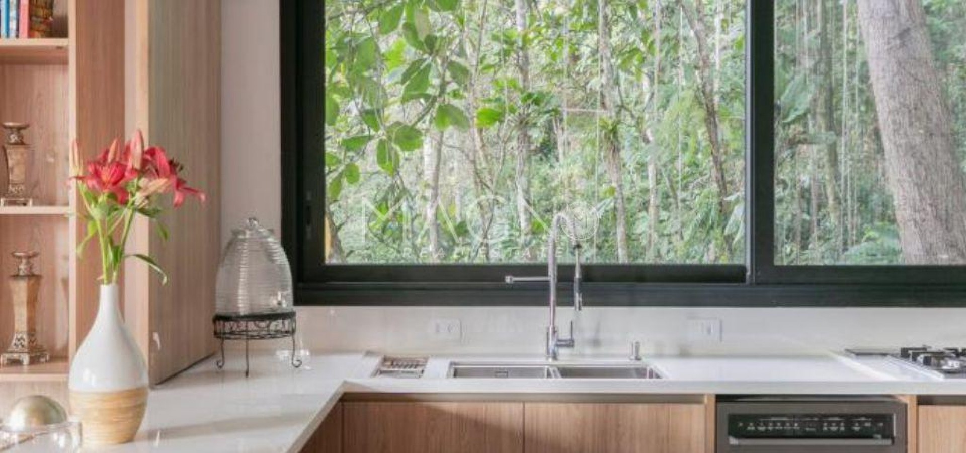 Luxuosa mansão de condomínio no Guarujá