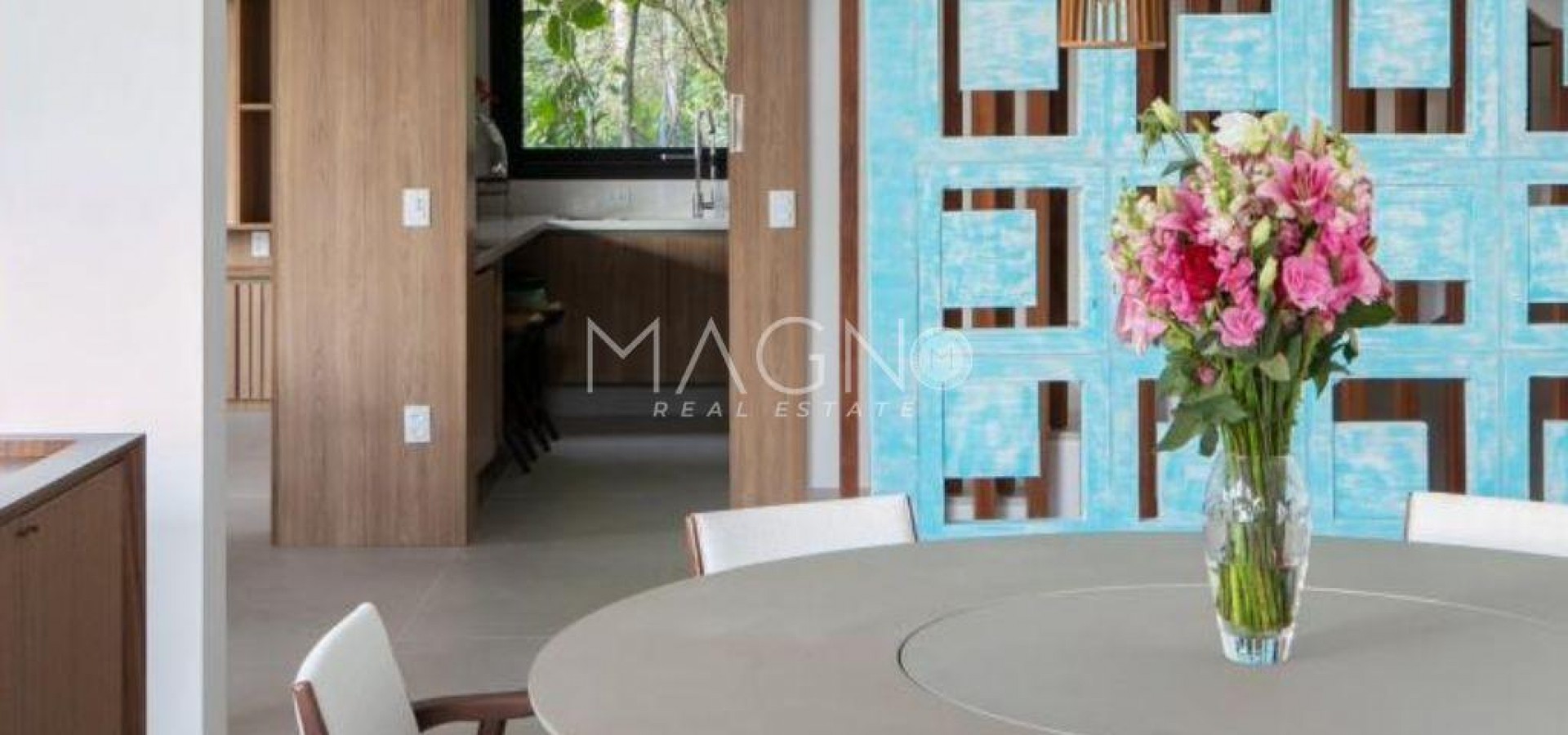 Luxuosa mansão de condomínio no Guarujá