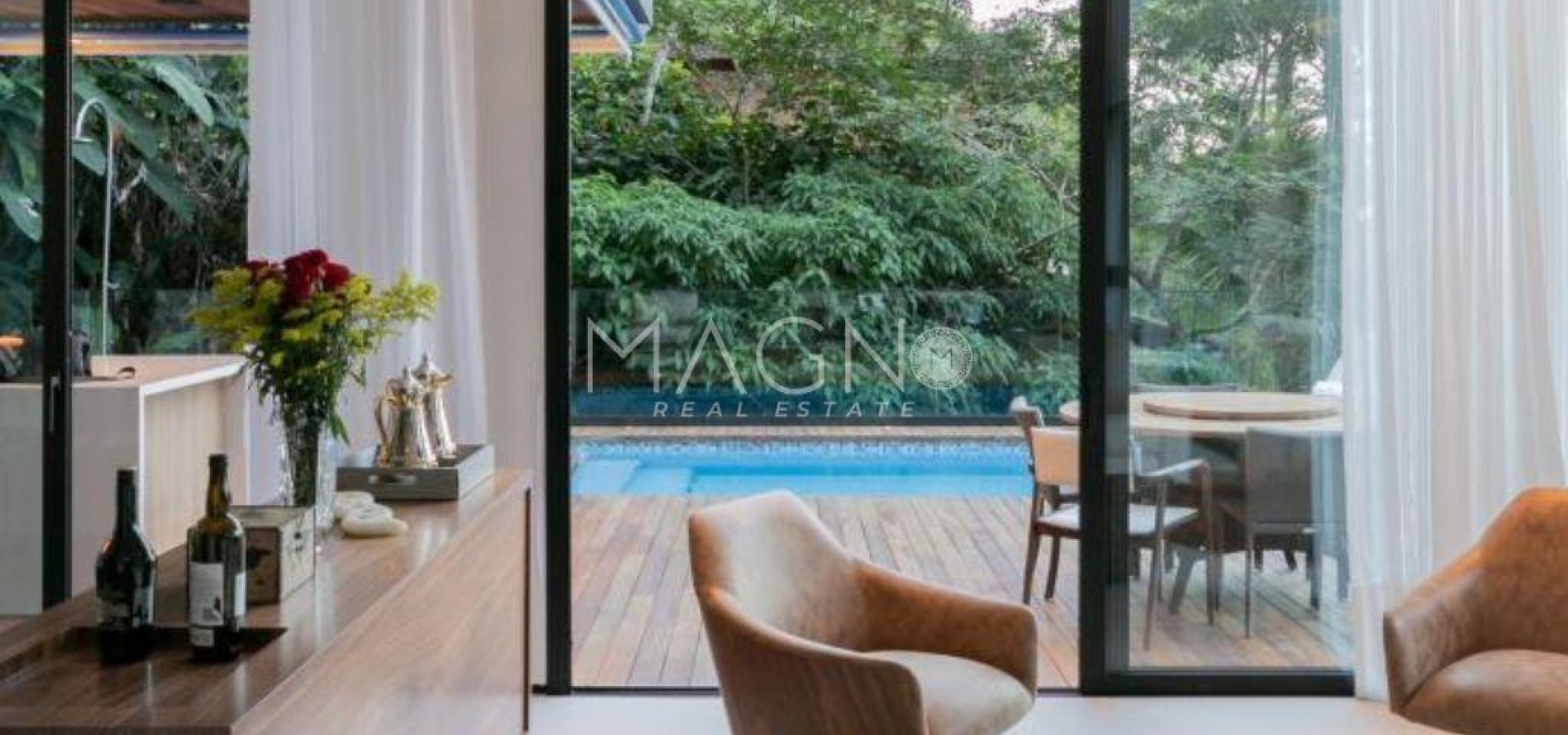 Luxuosa mansão de condomínio no Guarujá