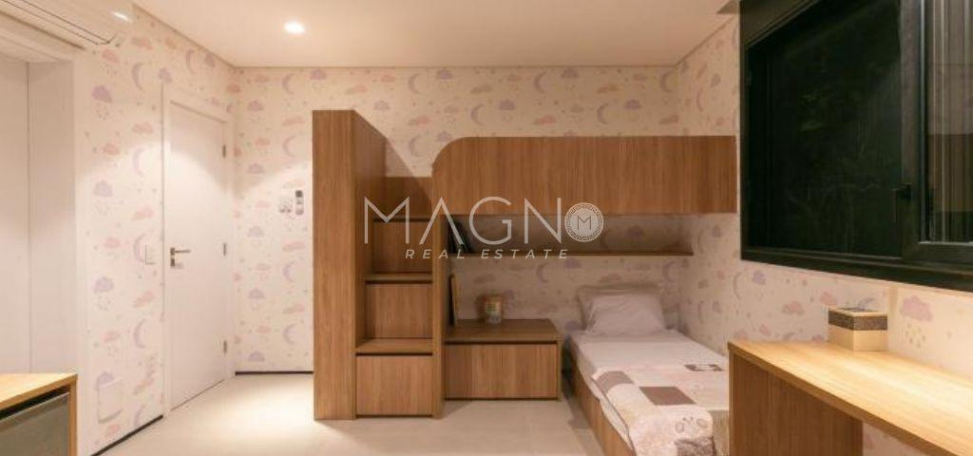 Luxuosa mansão de condomínio no Guarujá