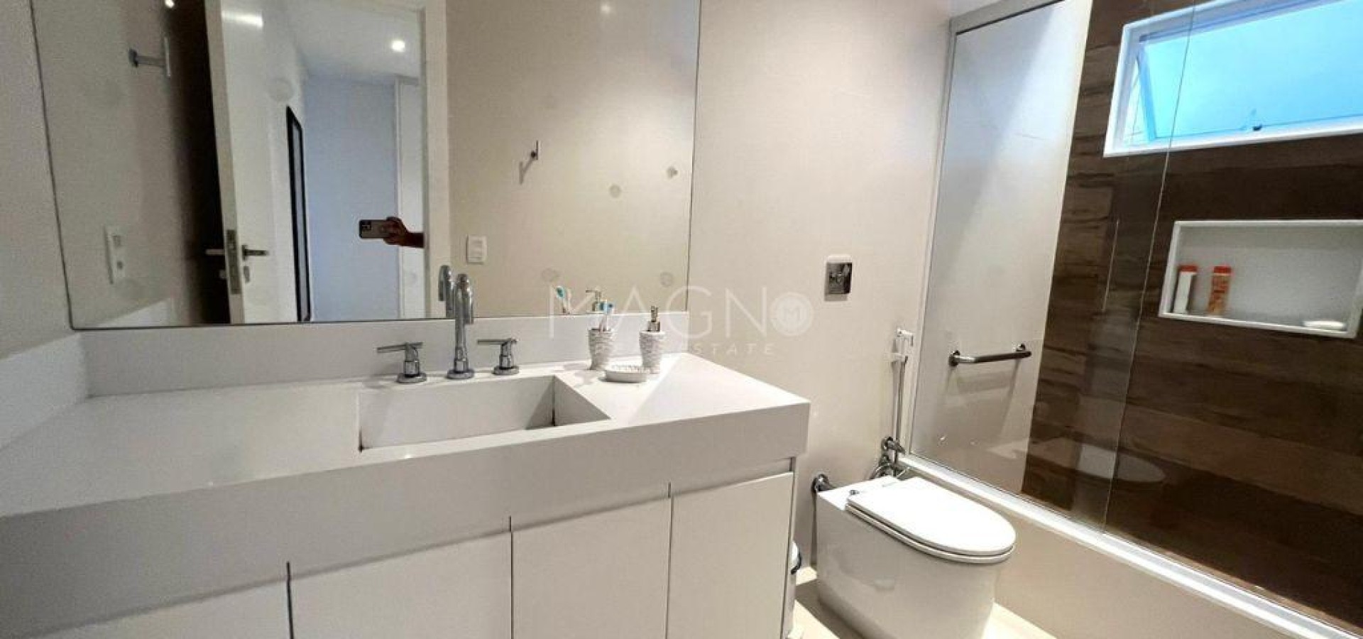 Lindíssima casa linear para locação mobiliada. 