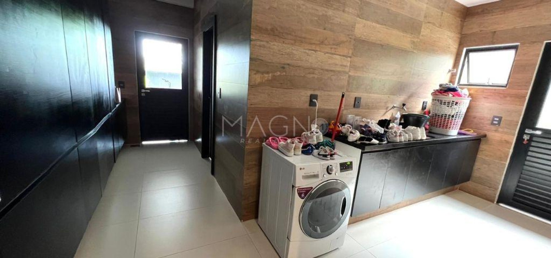 Lindíssima casa linear para locação mobiliada. 