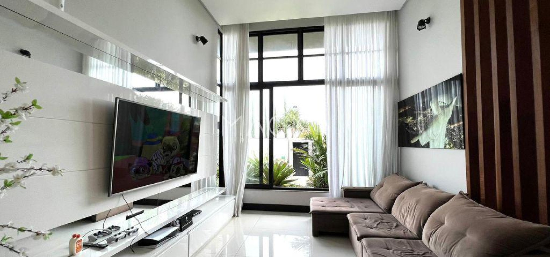 Lindíssima casa linear para locação mobiliada. 