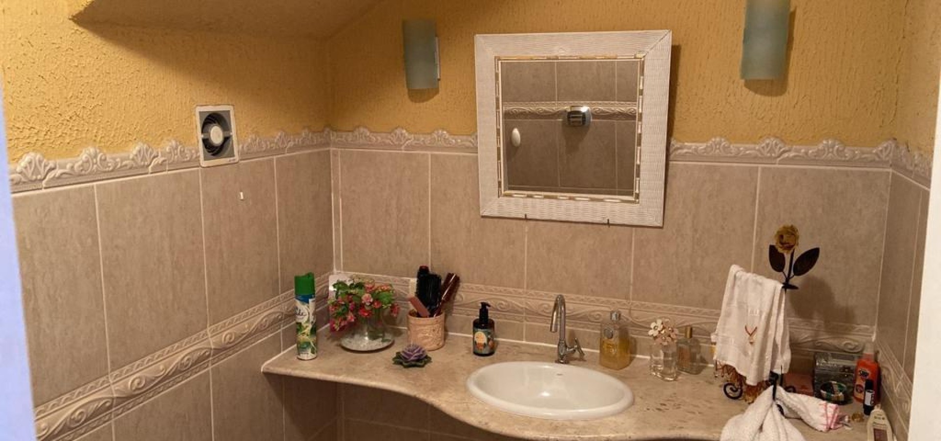 Maravilhosa casa Duplex no Condomínio Vale dos Hibiscus 