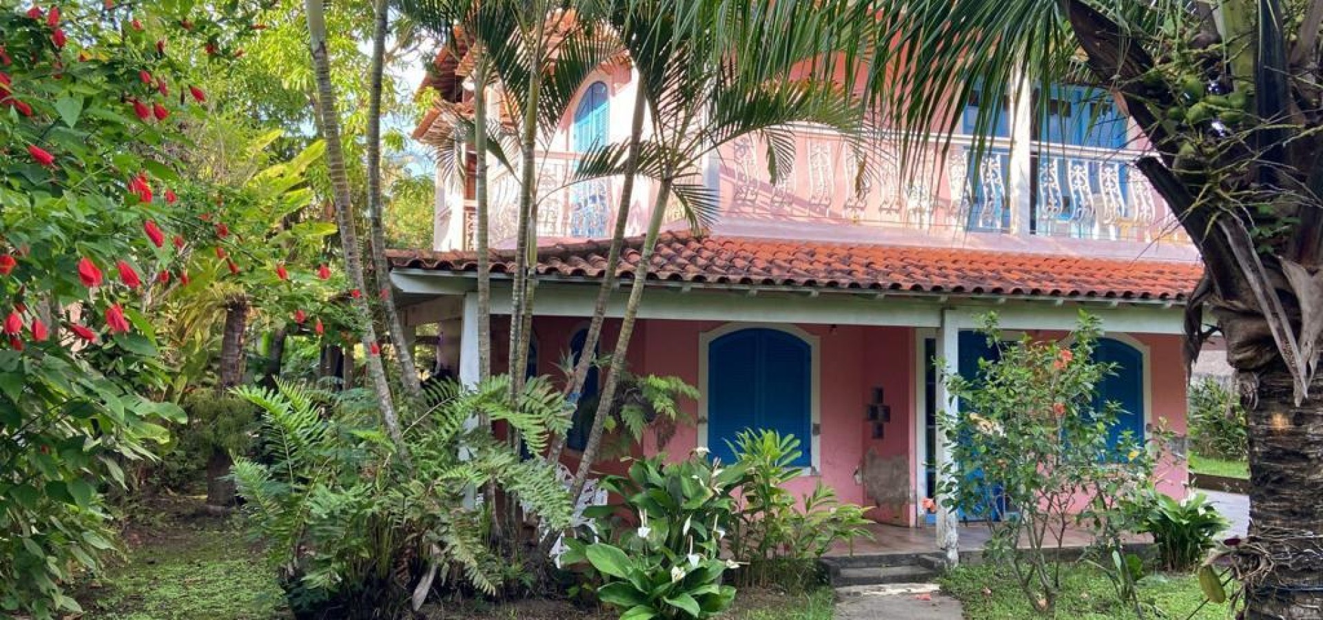 Maravilhosa casa Duplex no Condomínio Vale dos Hibiscus 
