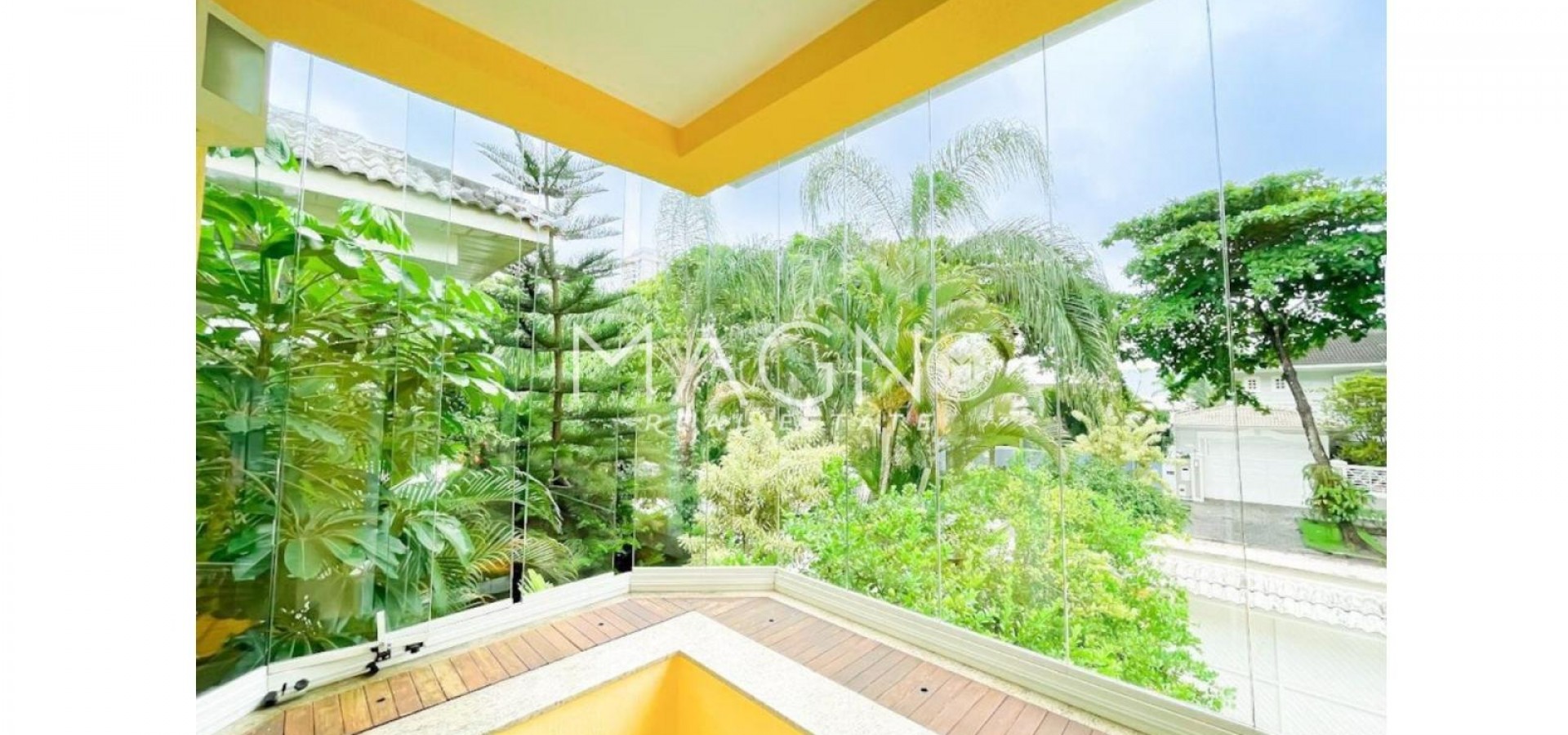 Luxuosa casa com 5 suítes na Barra da Tijuca