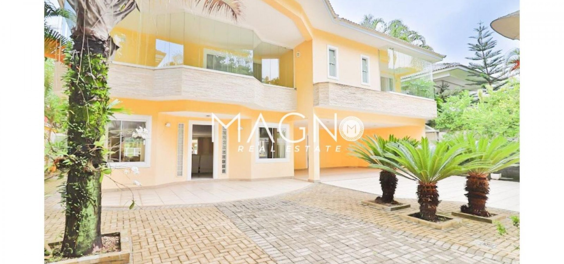 Luxuosa casa com 5 suítes na Barra da Tijuca