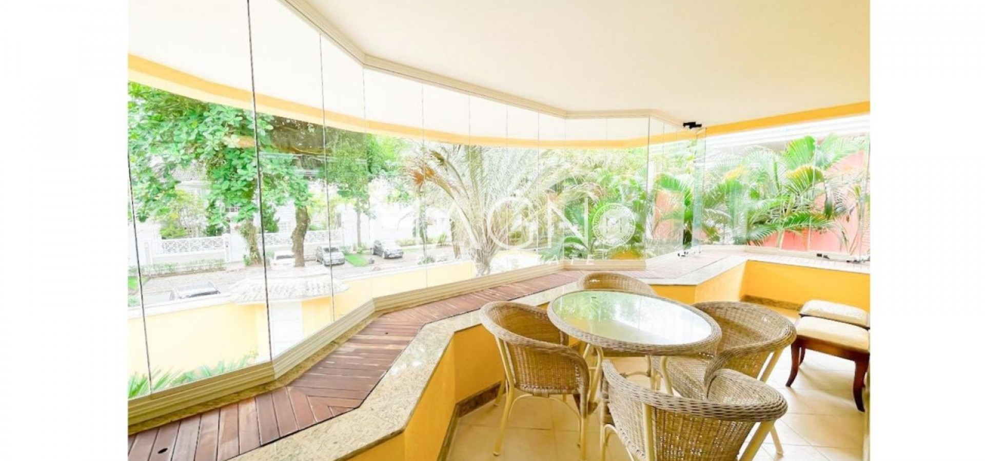 Luxuosa casa com 5 suítes na Barra da Tijuca