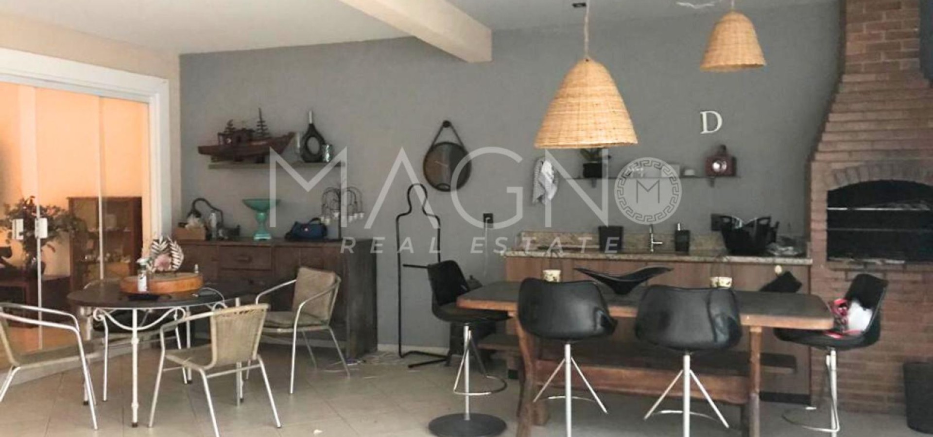 Casa triplex no condomínio Interlagos de Itauna