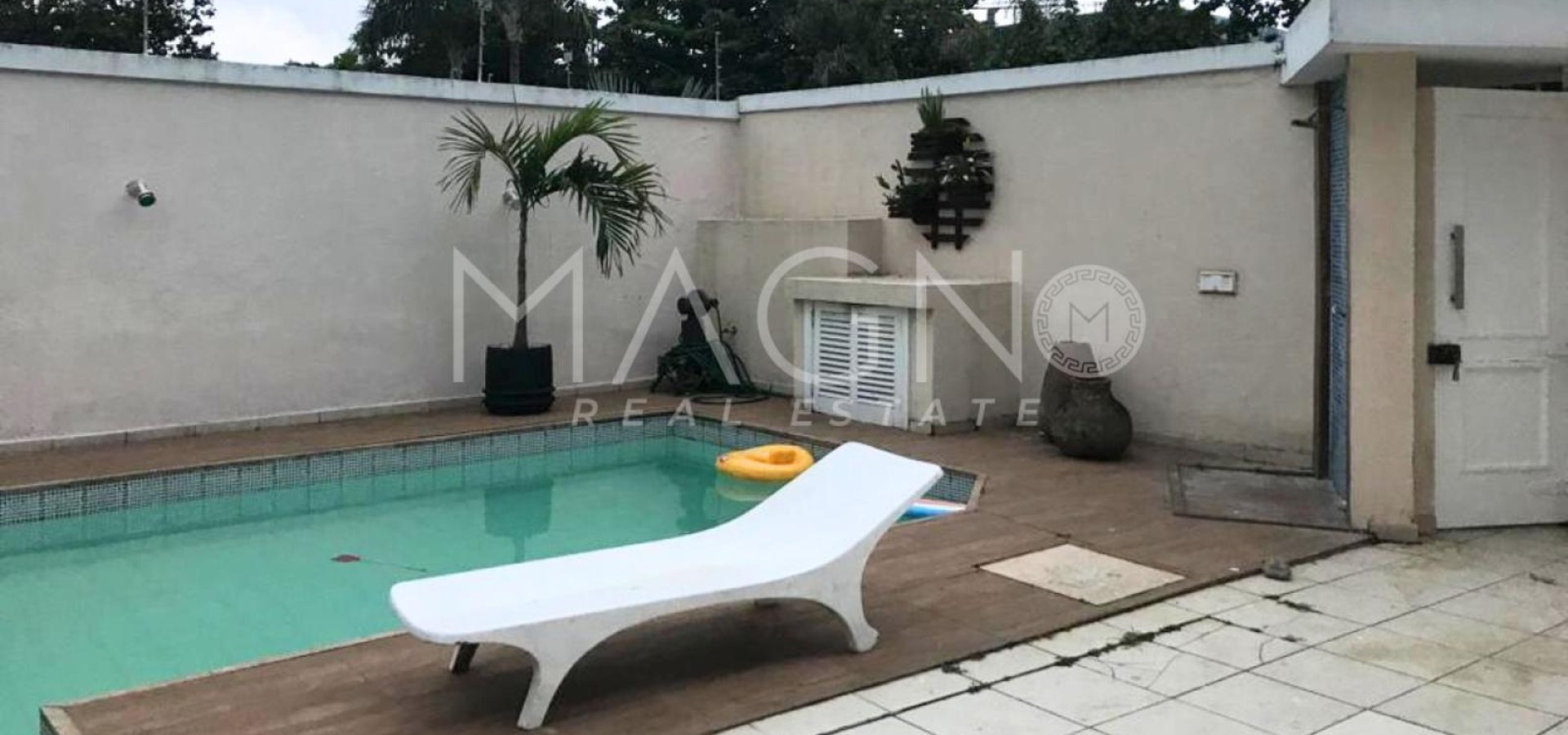 Casa triplex no condomínio Interlagos de Itauna