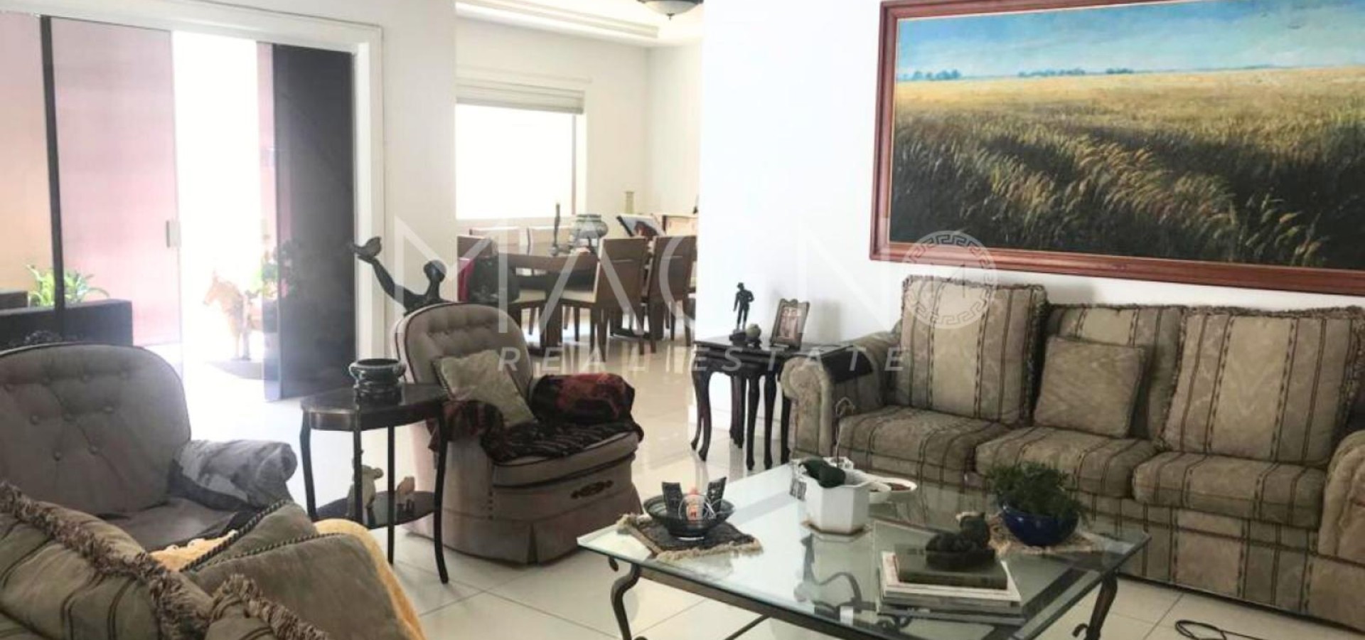 Casa triplex no condomínio Interlagos de Itauna