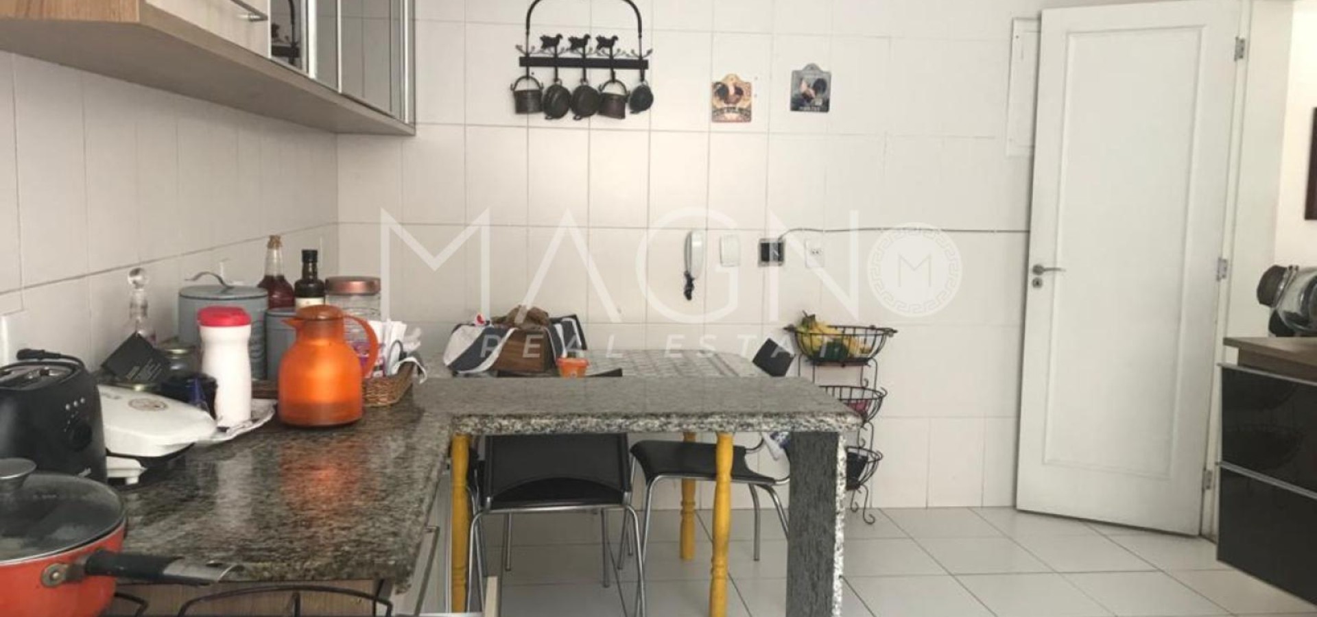 Casa triplex no condomínio Interlagos de Itauna