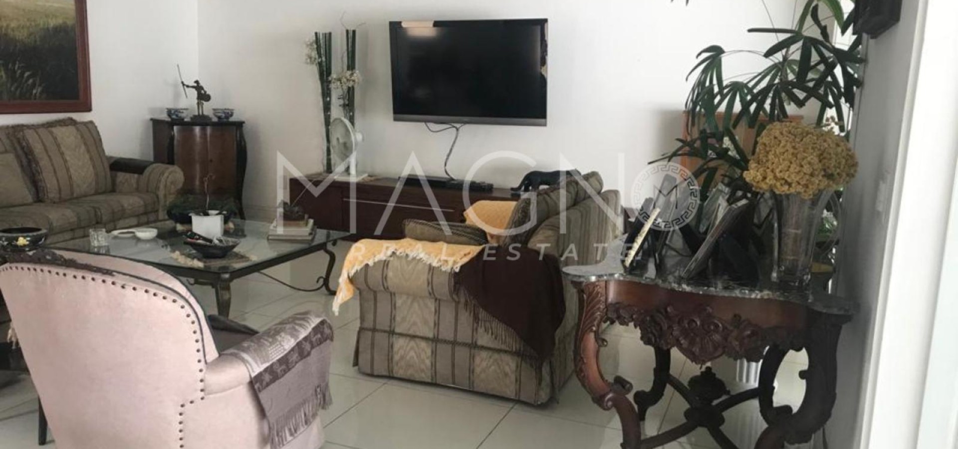 Casa triplex no condomínio Interlagos de Itauna