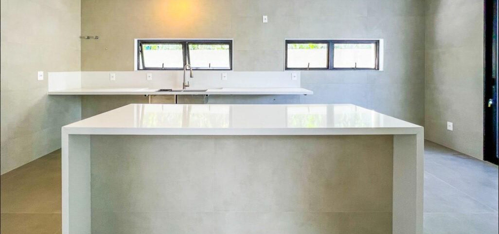 CASA  COM 4 SUÍTES NO ALPHAVILLE