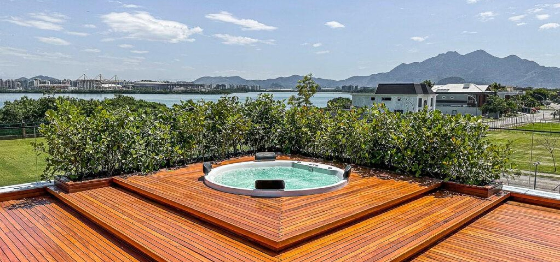 CASA  À VENDA NO ALPHAVILLE