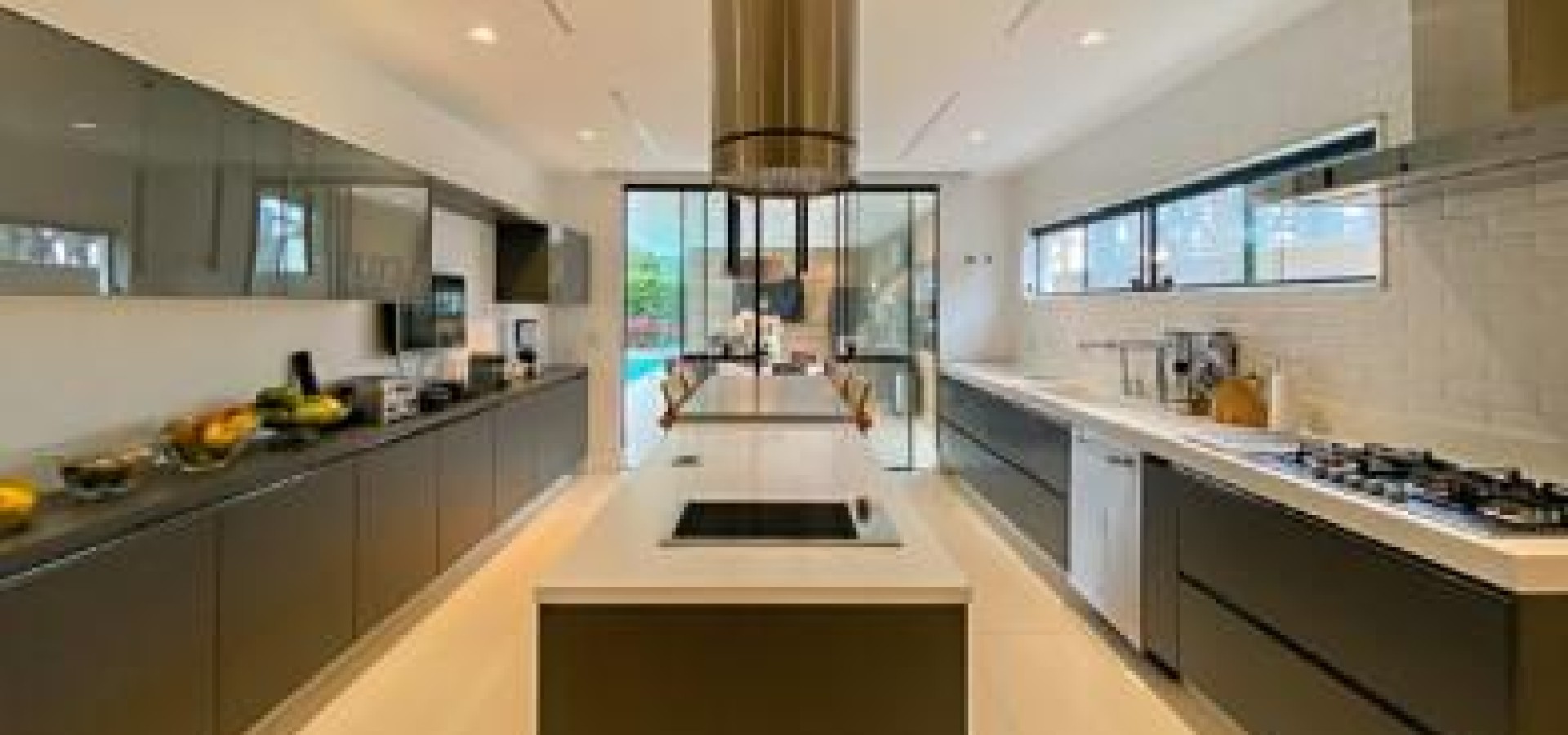 CASA À VENDA NO CONDOMÍNIO ALPHAVILLE