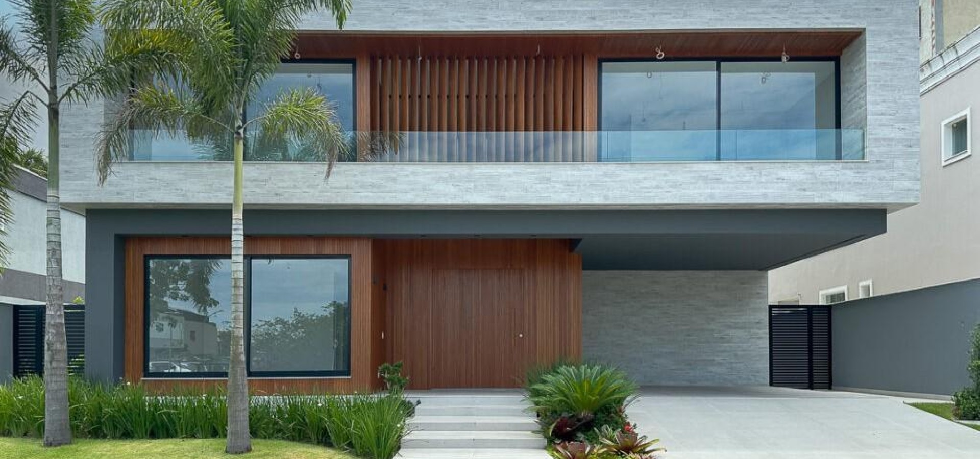 CASA COM VISTA PARA A LAGOA NO CONDOMÍNIO ALPHAVILLE