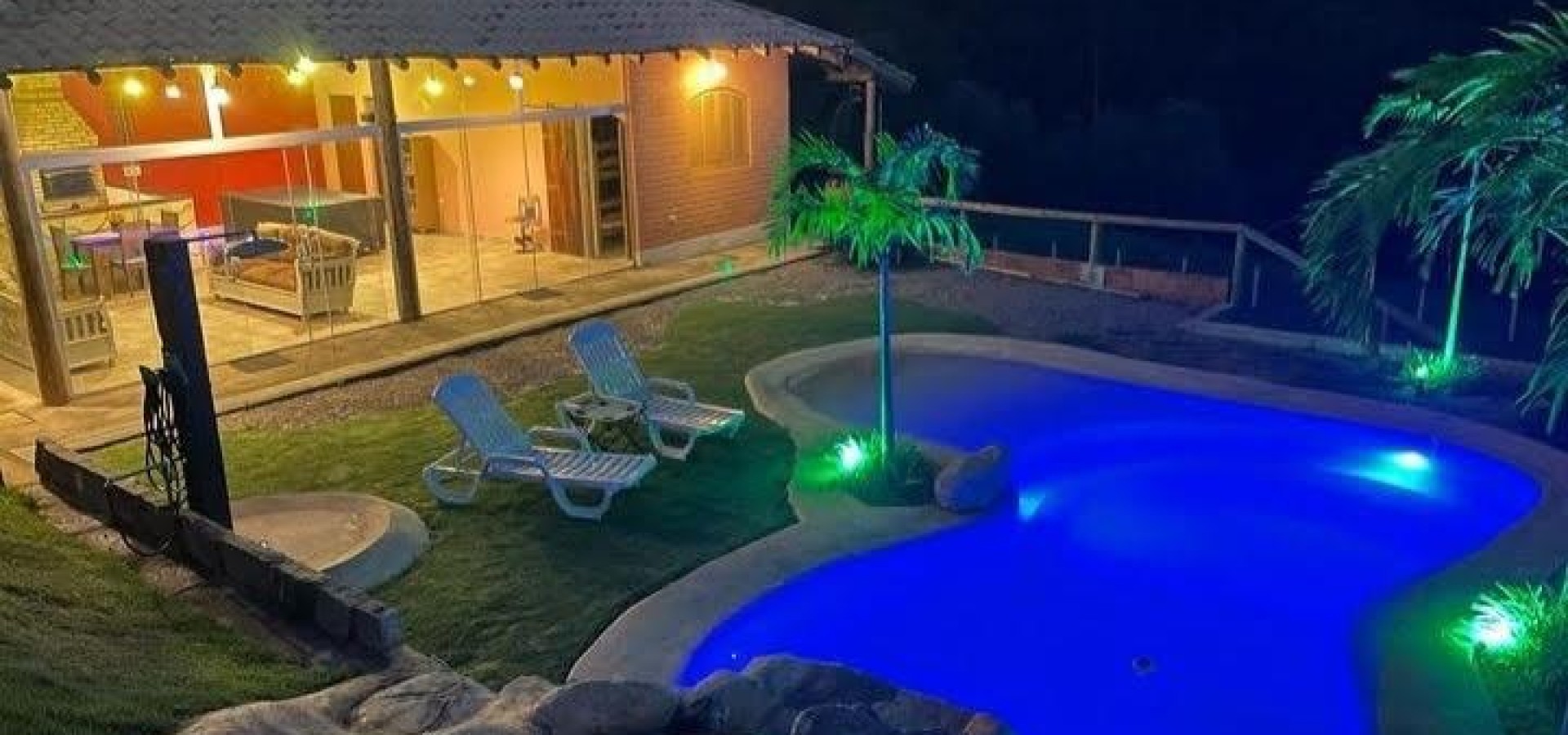 Linda Casa de campo, com 1000m2