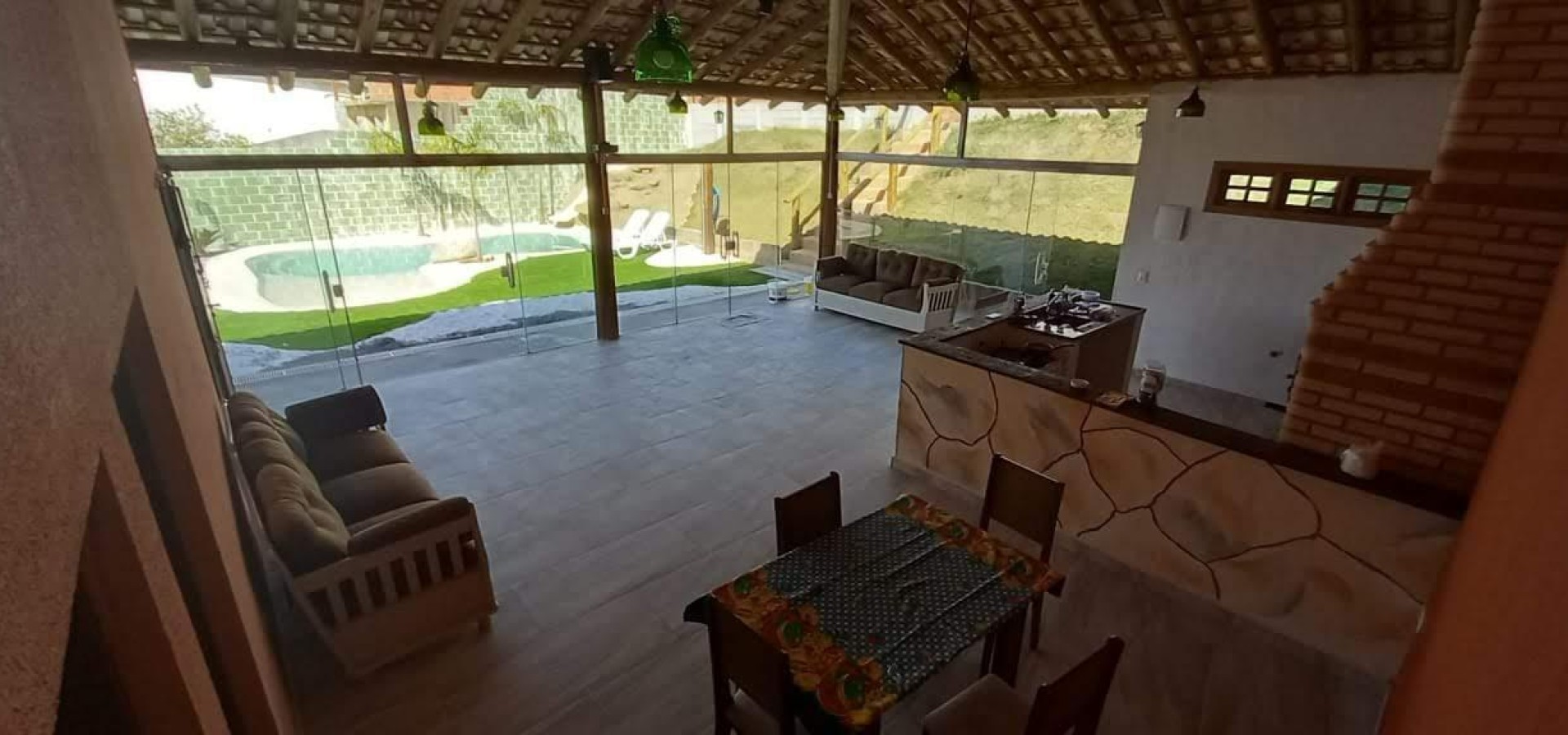 Linda Casa de campo, com 1000m2