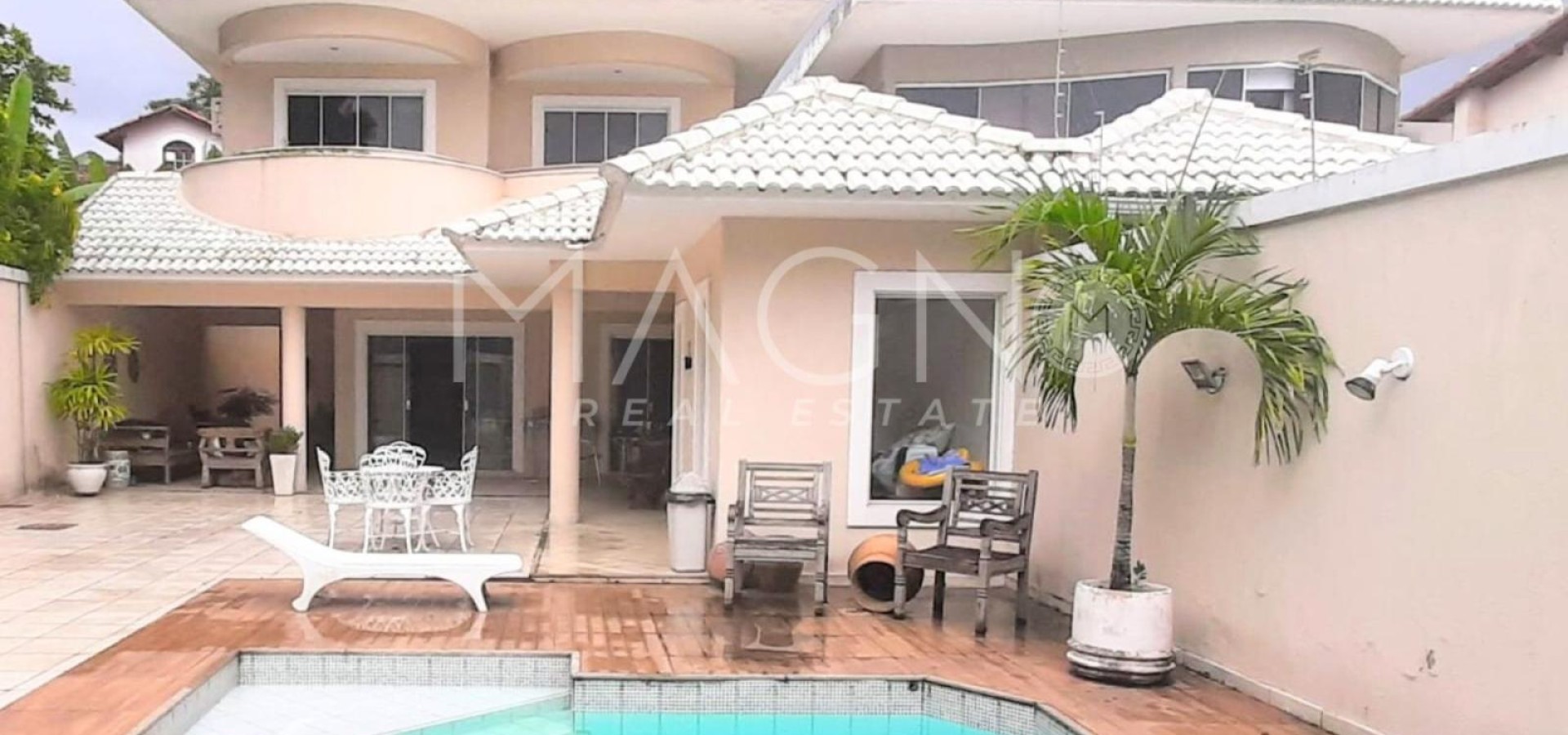 Casa triplex no condomínio Interlagos de Itauna