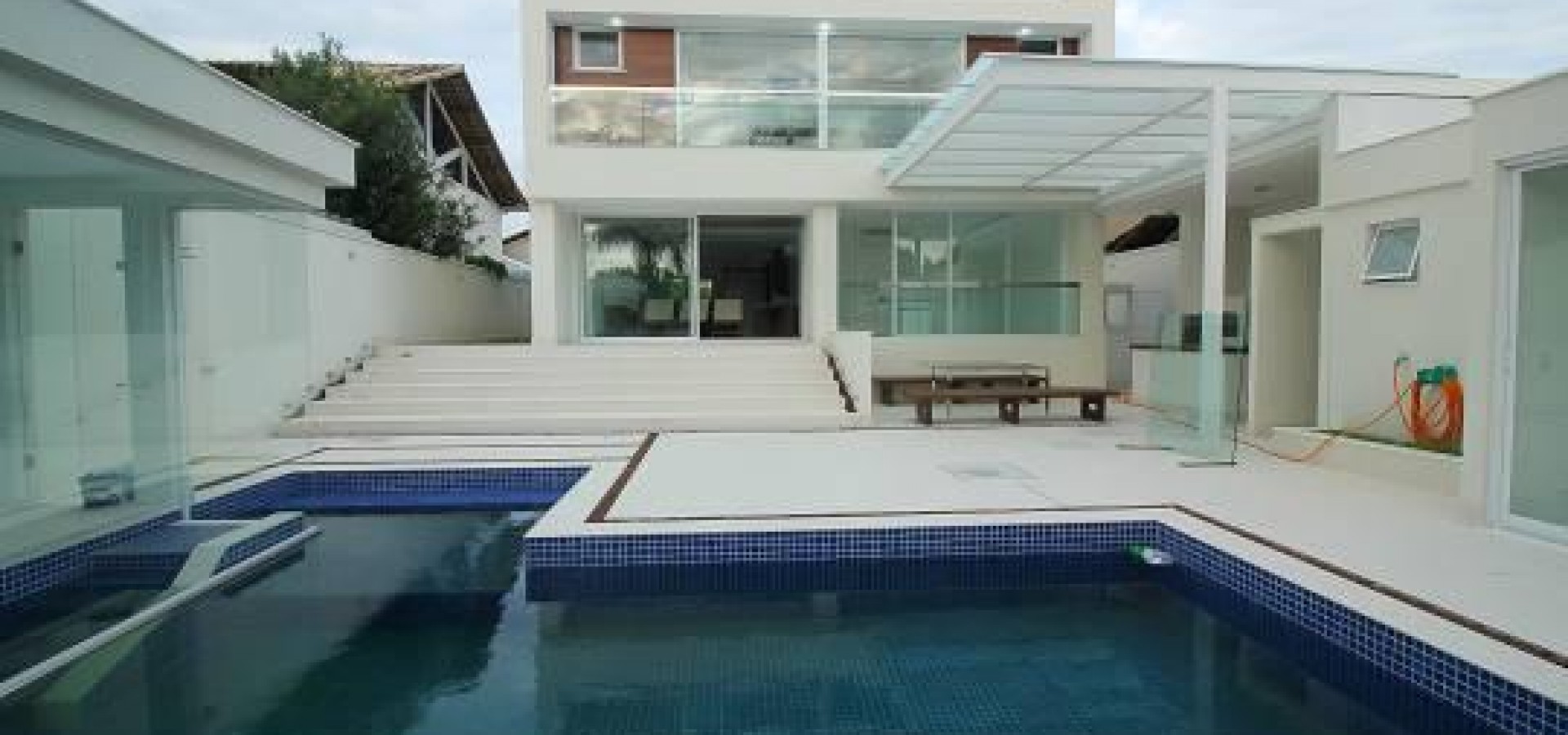 CASA À VENDA NO CONDOMÍNIO QUINTAS DO RIO