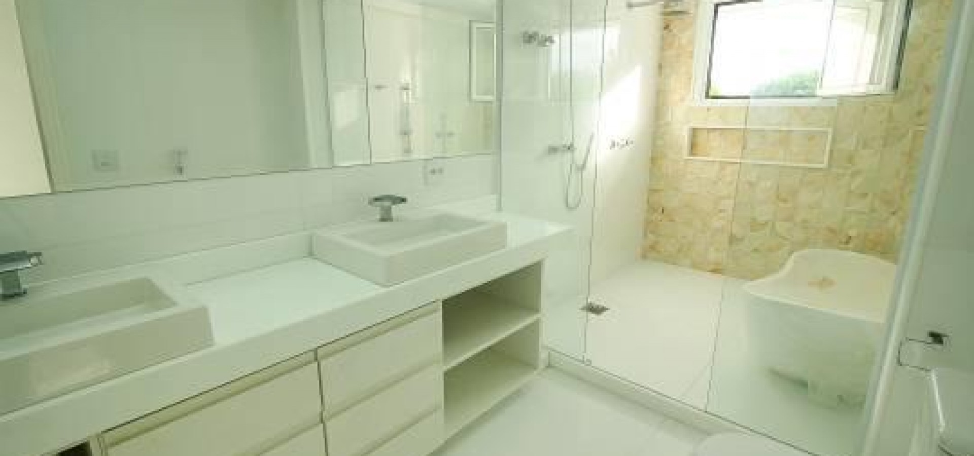 CASA À VENDA NO CONDOMÍNIO QUINTAS DO RIO