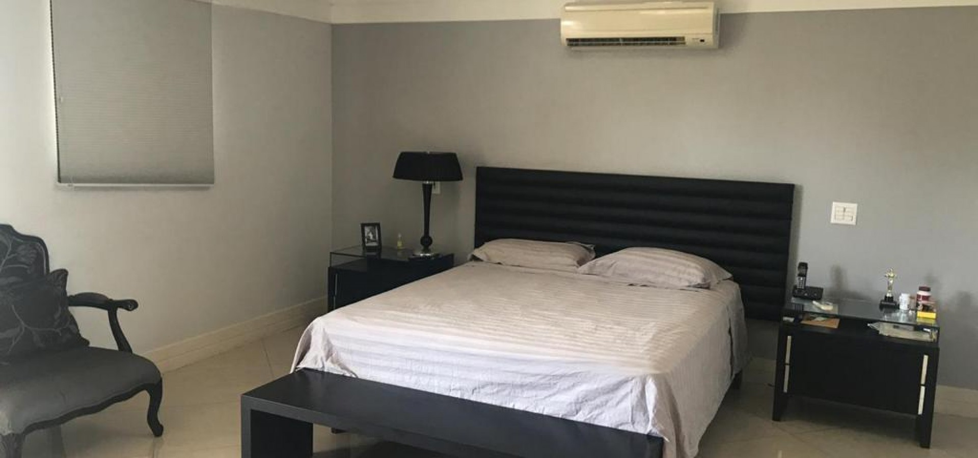 Lindíssima casa mobiliada para locação no condomínio Quintas do Rio - Barra da Tijuca. 